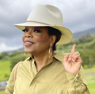 oprah in summer straw hat